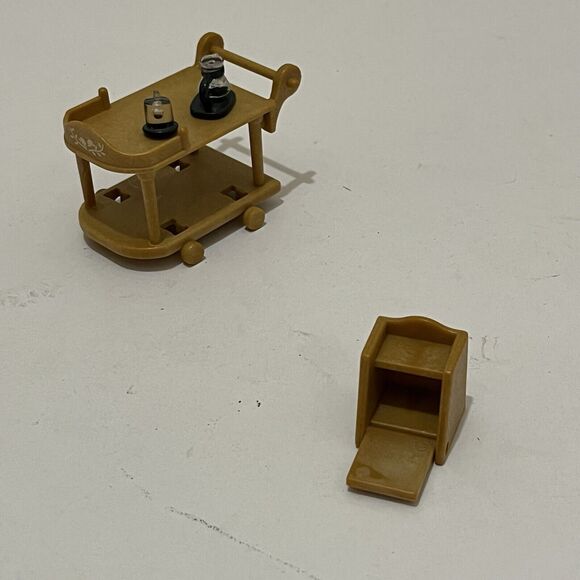 Calico Critters Sylvanian Families Serving Cart with Coffee Pots & Bread Box - Picture 7 of 10